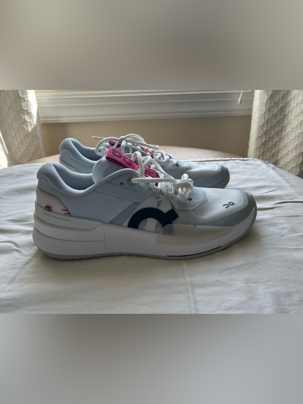 On Clouds The Roger Pro 2 Tennis Court Shoe in Arctic Pink Sz 9.5 - Picture 5 of 9